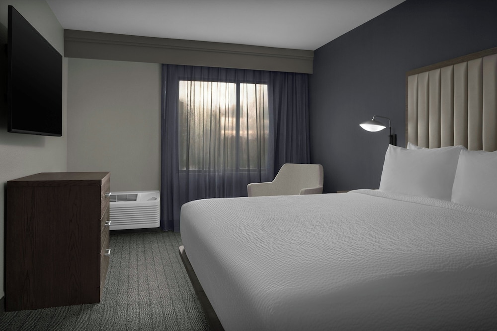 Courtyard by Marriott Waco 10/50