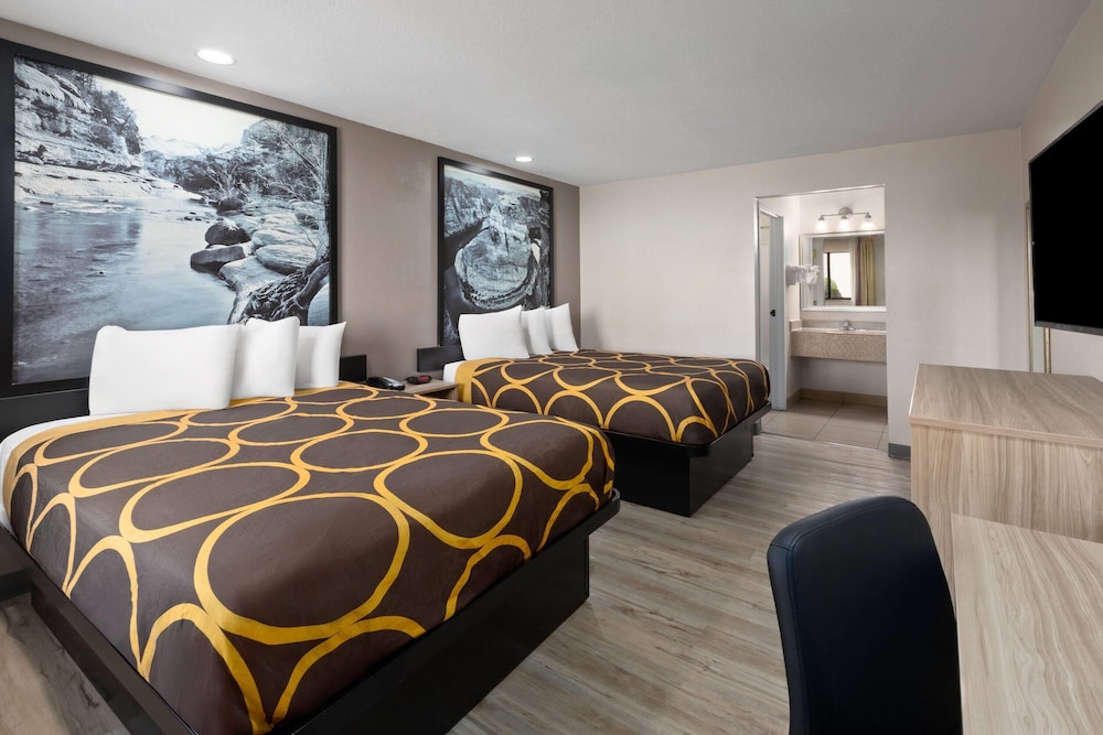 Super 8 by Wyndham Tucson/Grant Road Area AZ 16/50