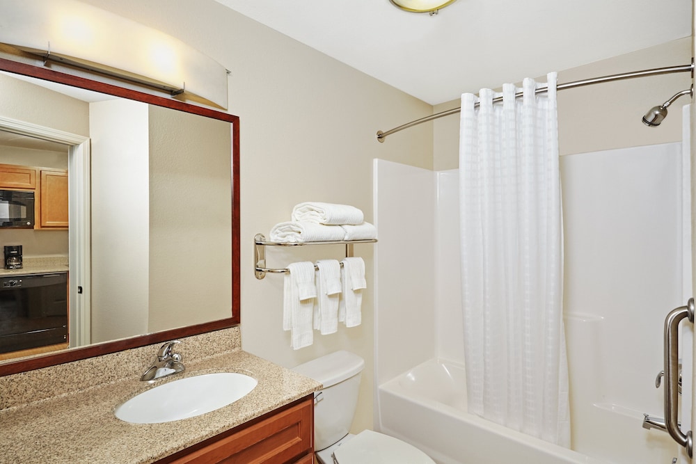Candlewood Suites Milwaukee Airport-Oak Creek 16/73