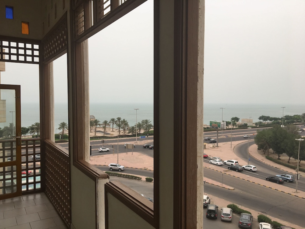 Kuwait Palace Hotel Apartment 58/66