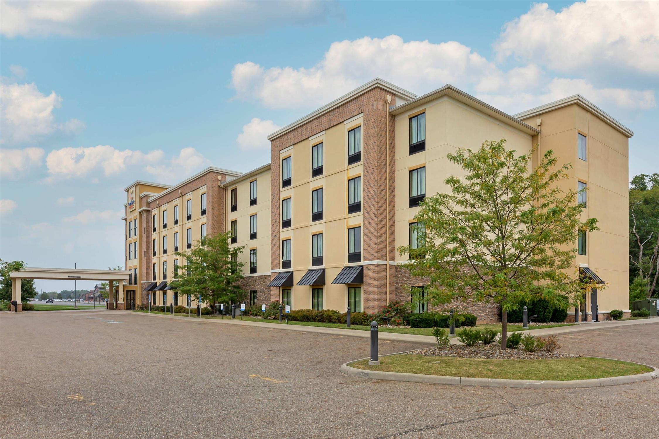 Comfort Suites Hartville-North Canton 42/43