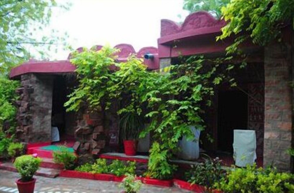 MANDORE GUEST HOUSE A LEAFY HERITAGE RESORT 2/35