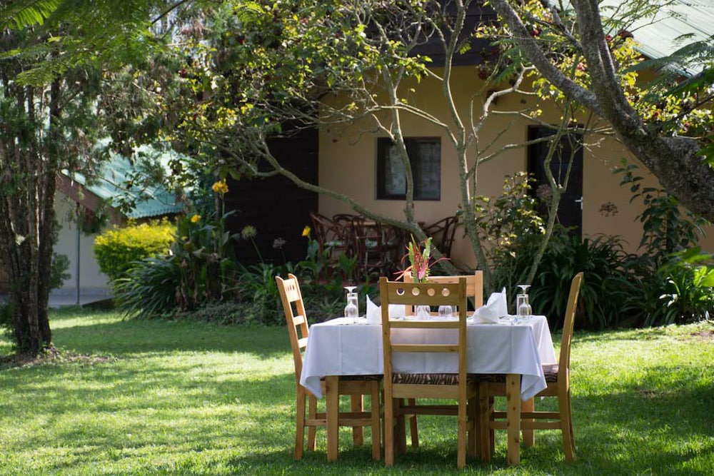 Meru View Lodge 26/28