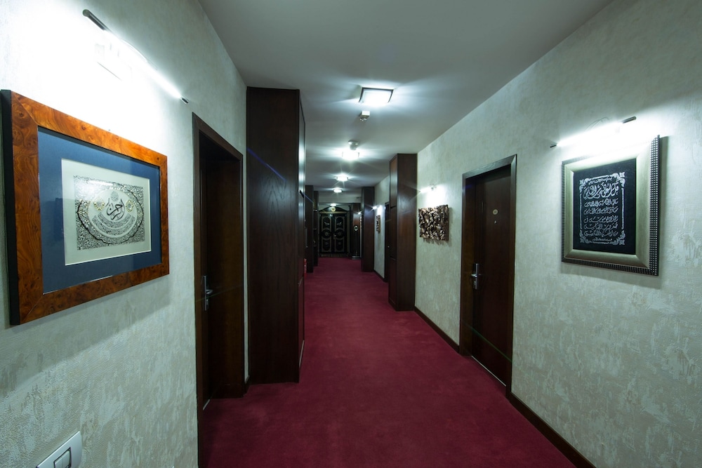 Kaspia Park City Hotel 4/37