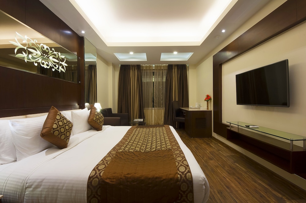Hotel Golden Grand 7/51