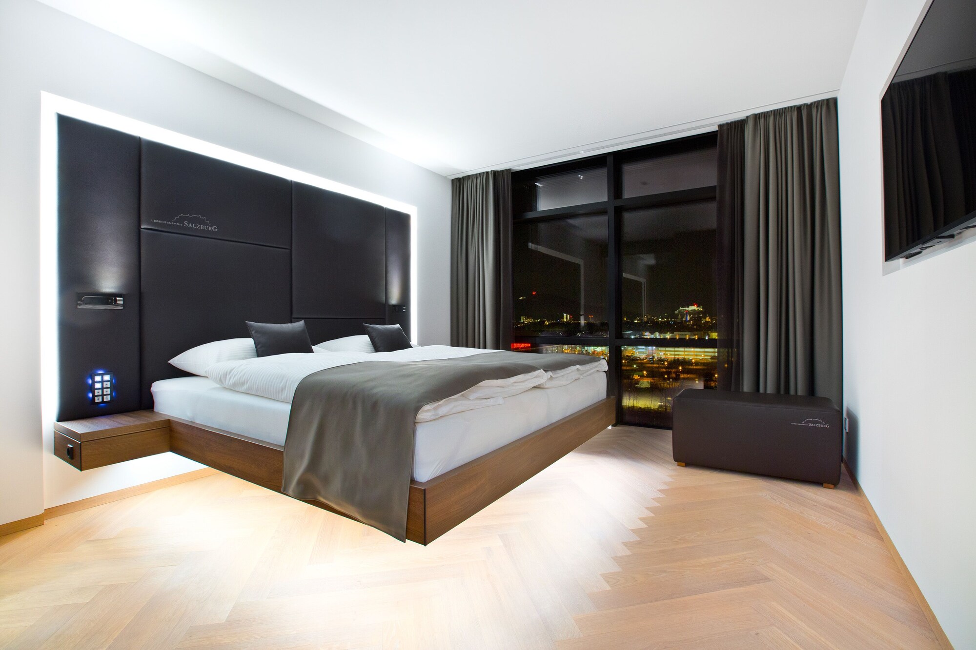 DELUXE, DOUBLE BED, CITY VIEW