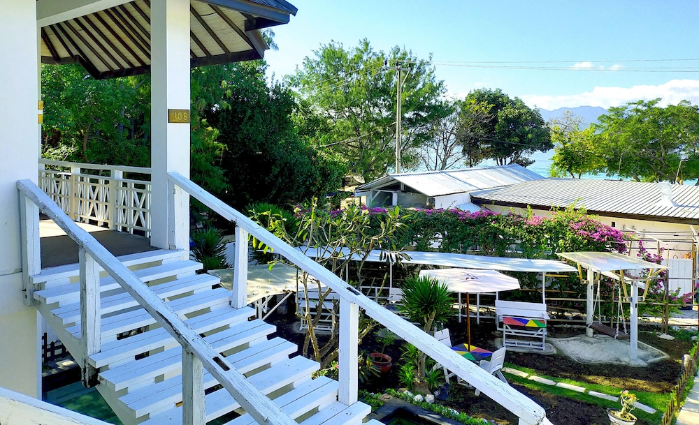 The Trawangan Resort 68/77