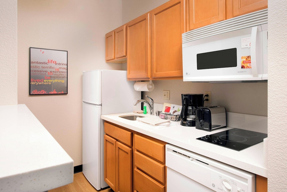جناح بسرير كوين بغرفة نوم واحدة مع أريكة لذوي الإعاقة، TownePlace Suites by Marriott Albuquerque Airport 9/10