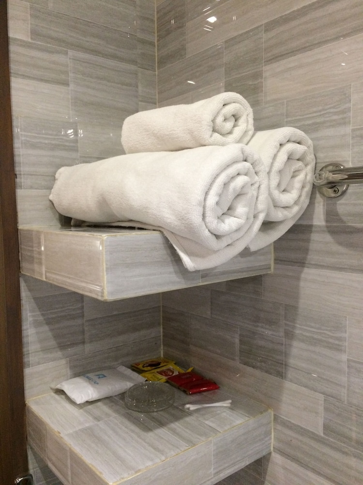 BOURBON ST BOUTIQUE HOTEL 17/35
