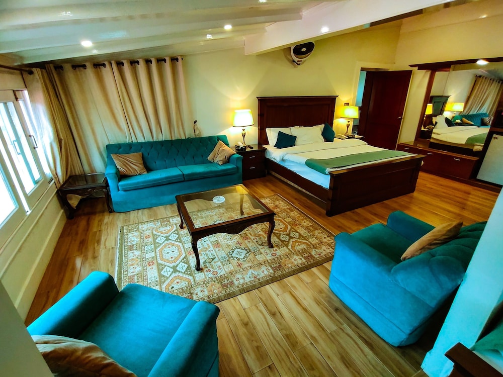 Lockwood Hotel Murree 8/15