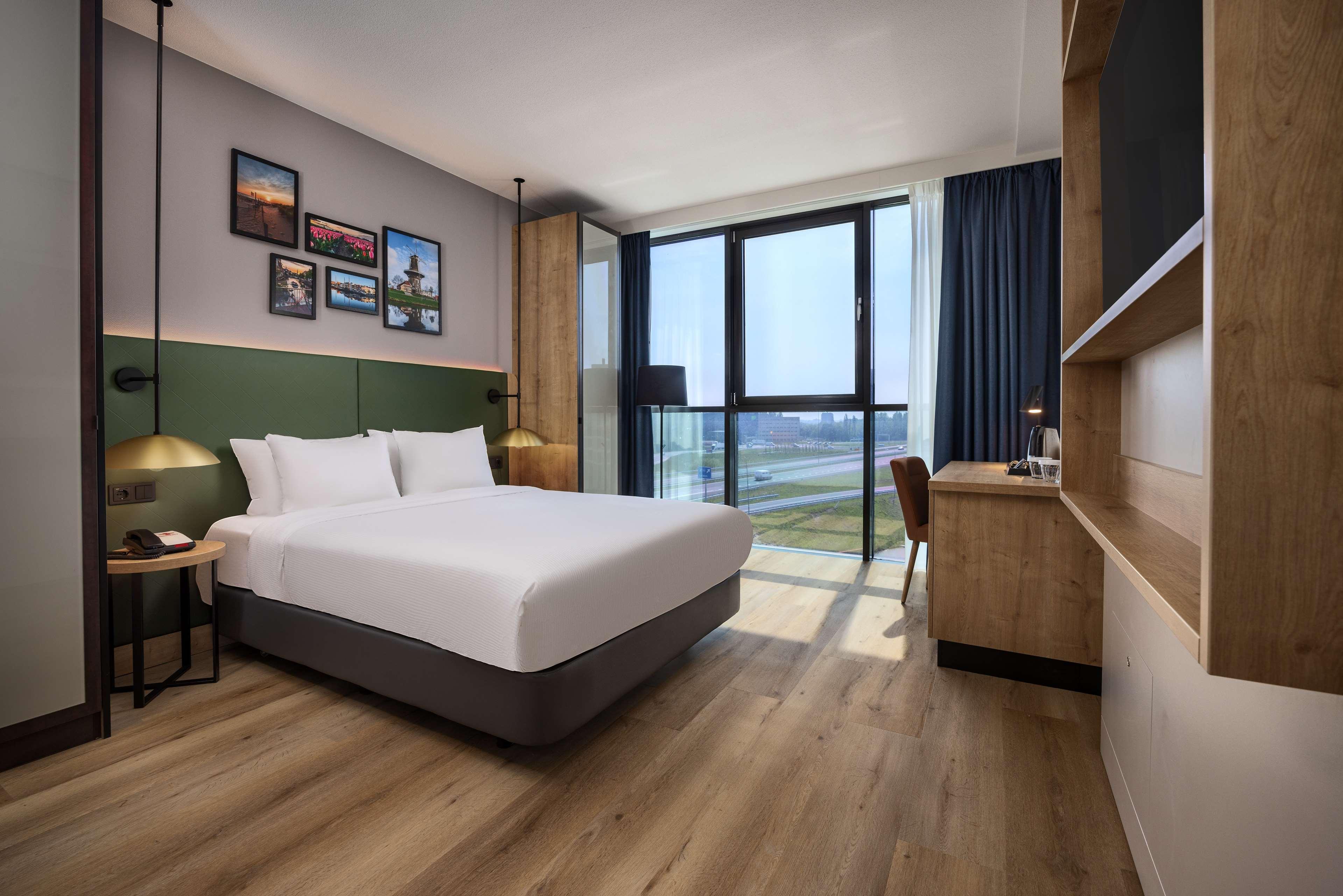 Room, Queen Bed