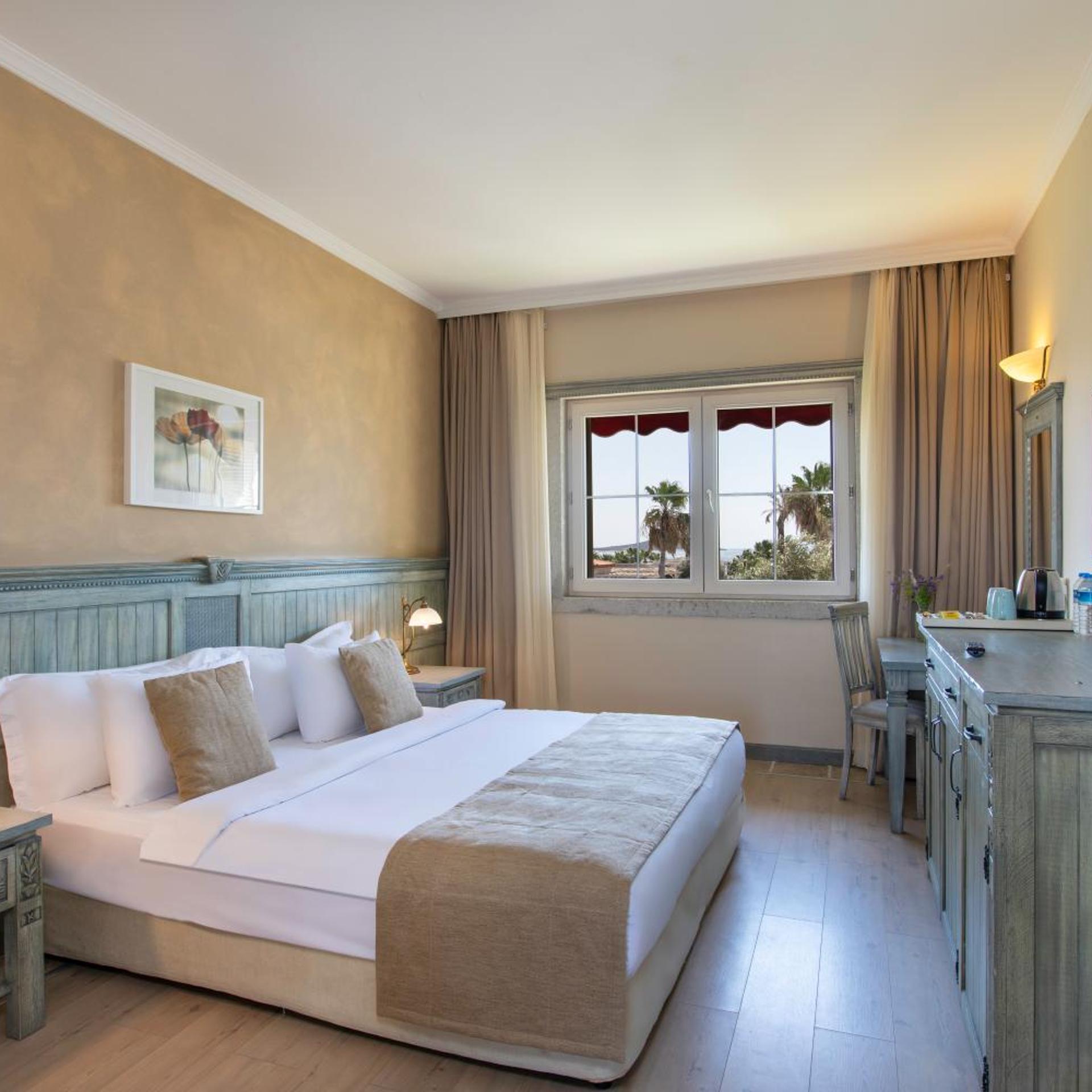 Deluxe, Double or Twin Bed, Garden View