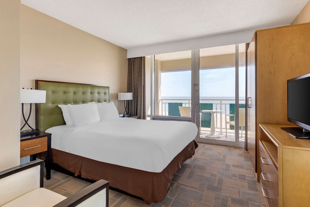 2 BEDROOMS, 2 QUEEN BEDS, OCEAN FRONT, KITCHEN