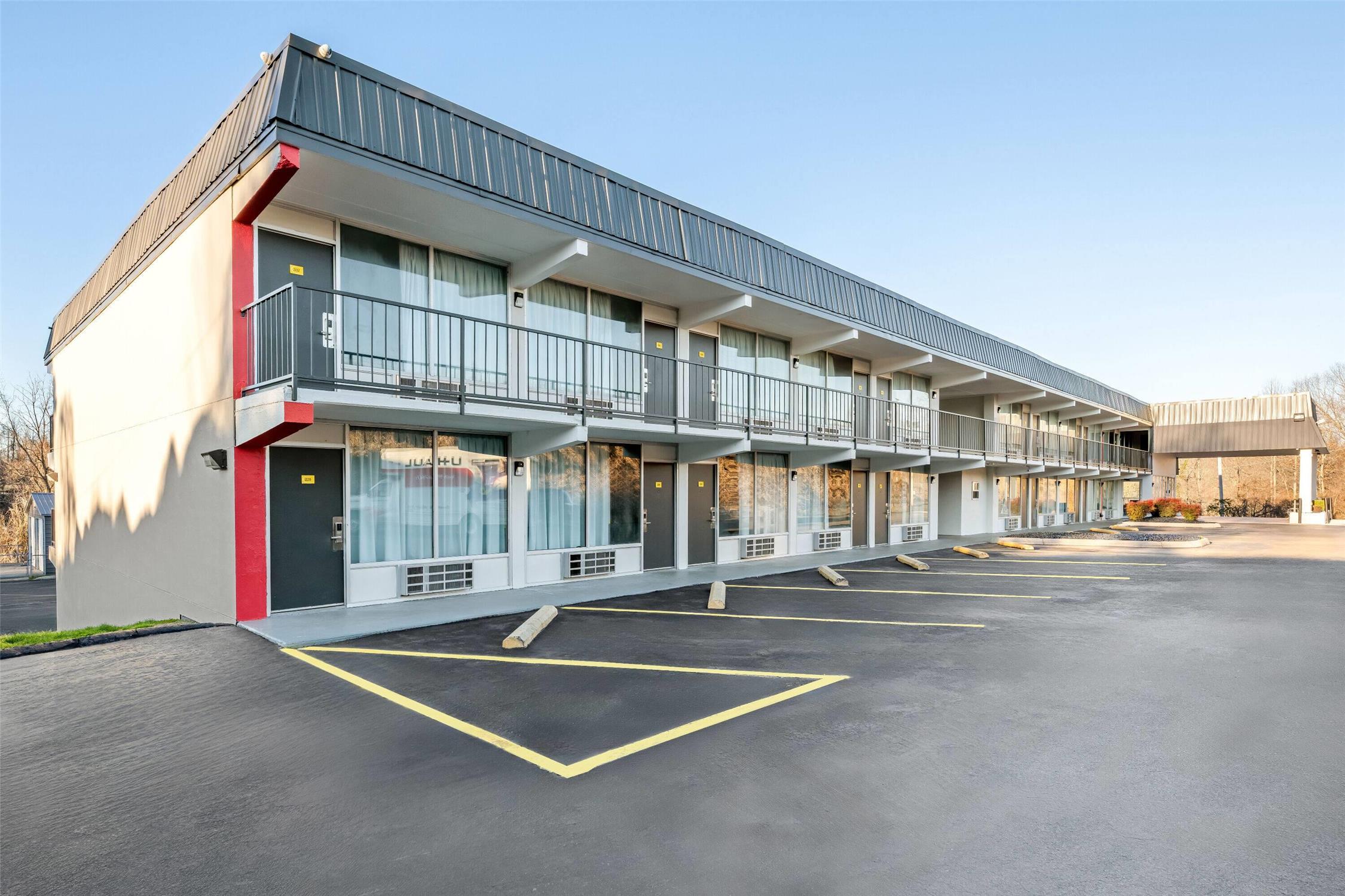 Super 8 By Wyndham Kingsport /I-81 23/28