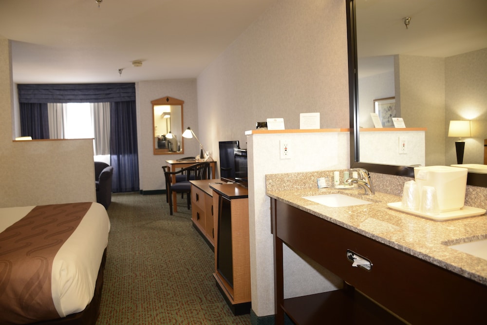 Quality Inn & Suites Denver International Airport 37/42