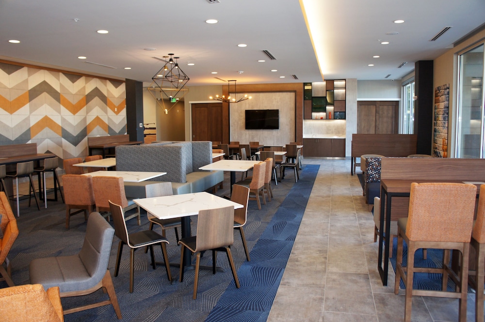 La Quinta Inn & Suites By Wyndham Marysville 46/57
