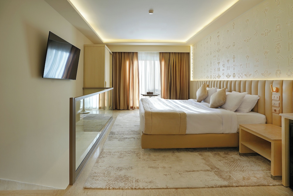 SUPER, DUPLEX, SUITE, KING BED