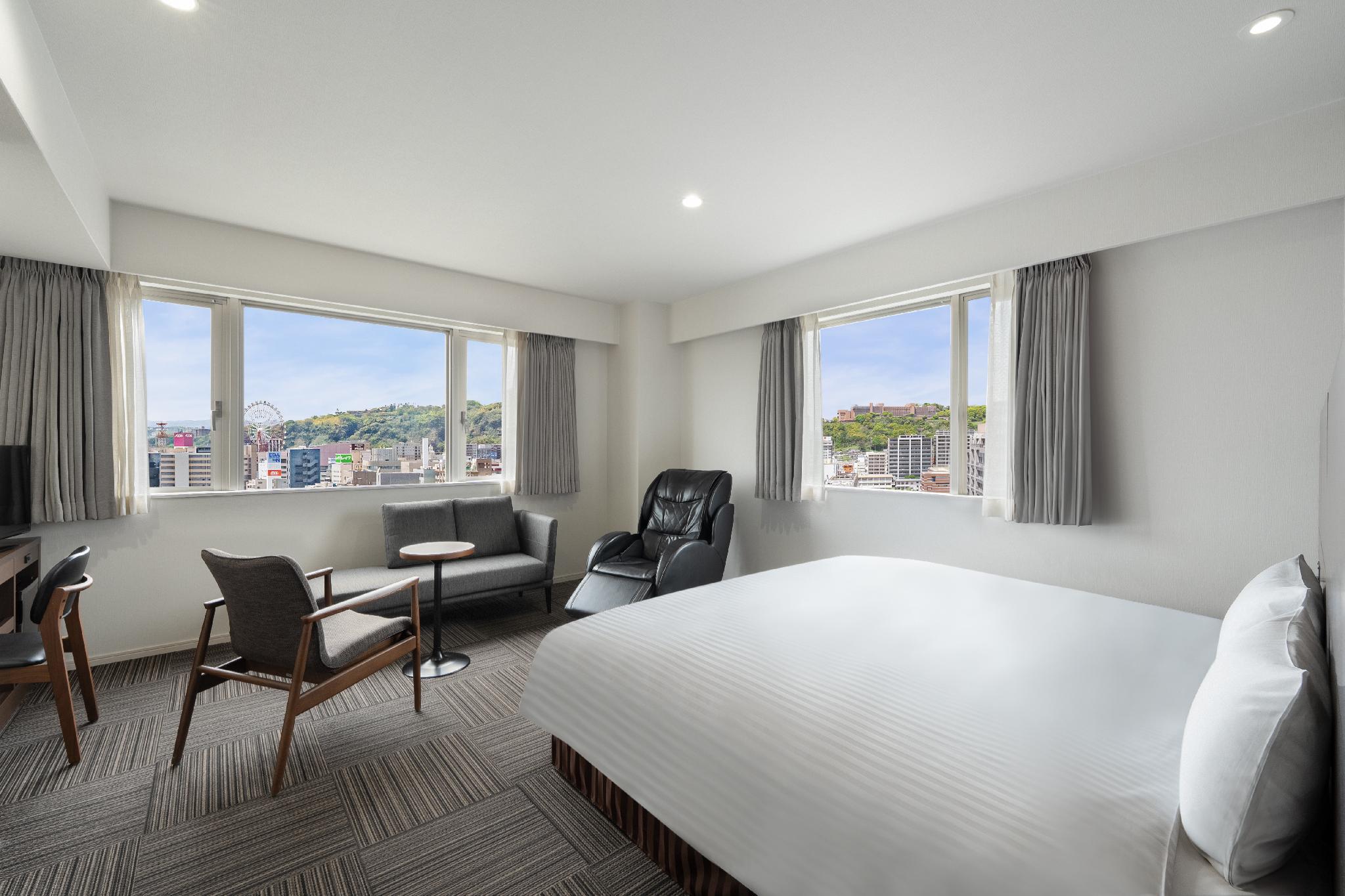 DELUXE, KING BED
