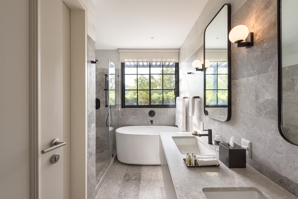 THE AMSTERDAM LUXURY PLUS BY VIADORA 44/44