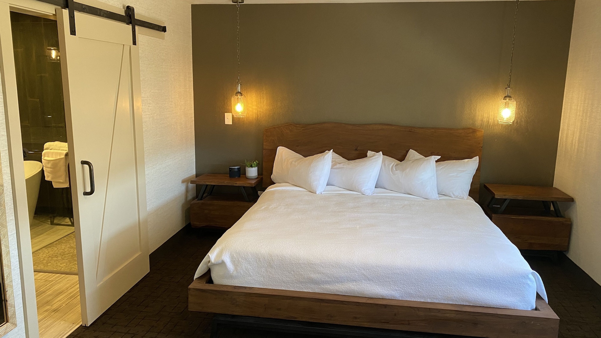 1 Bedroom, Family Suite, Futon Bed, King Bed, Single Bed, Bunk Bed, Mountain View, Patio