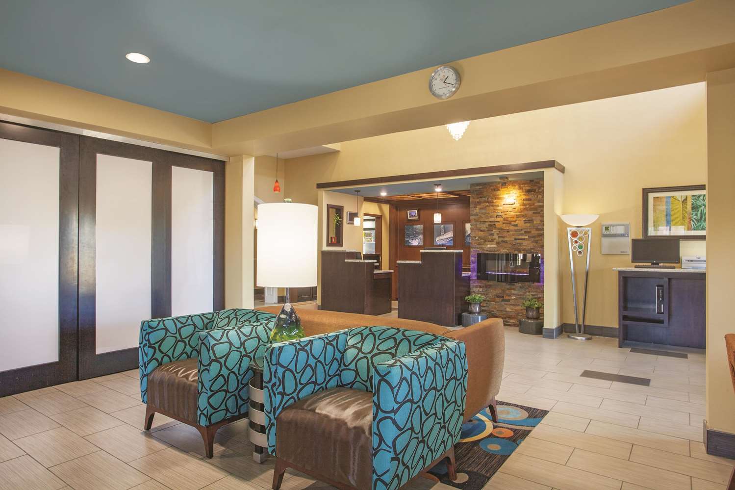 La Quinta Inn & Suites by Wyndham Elizabethtown 5/17