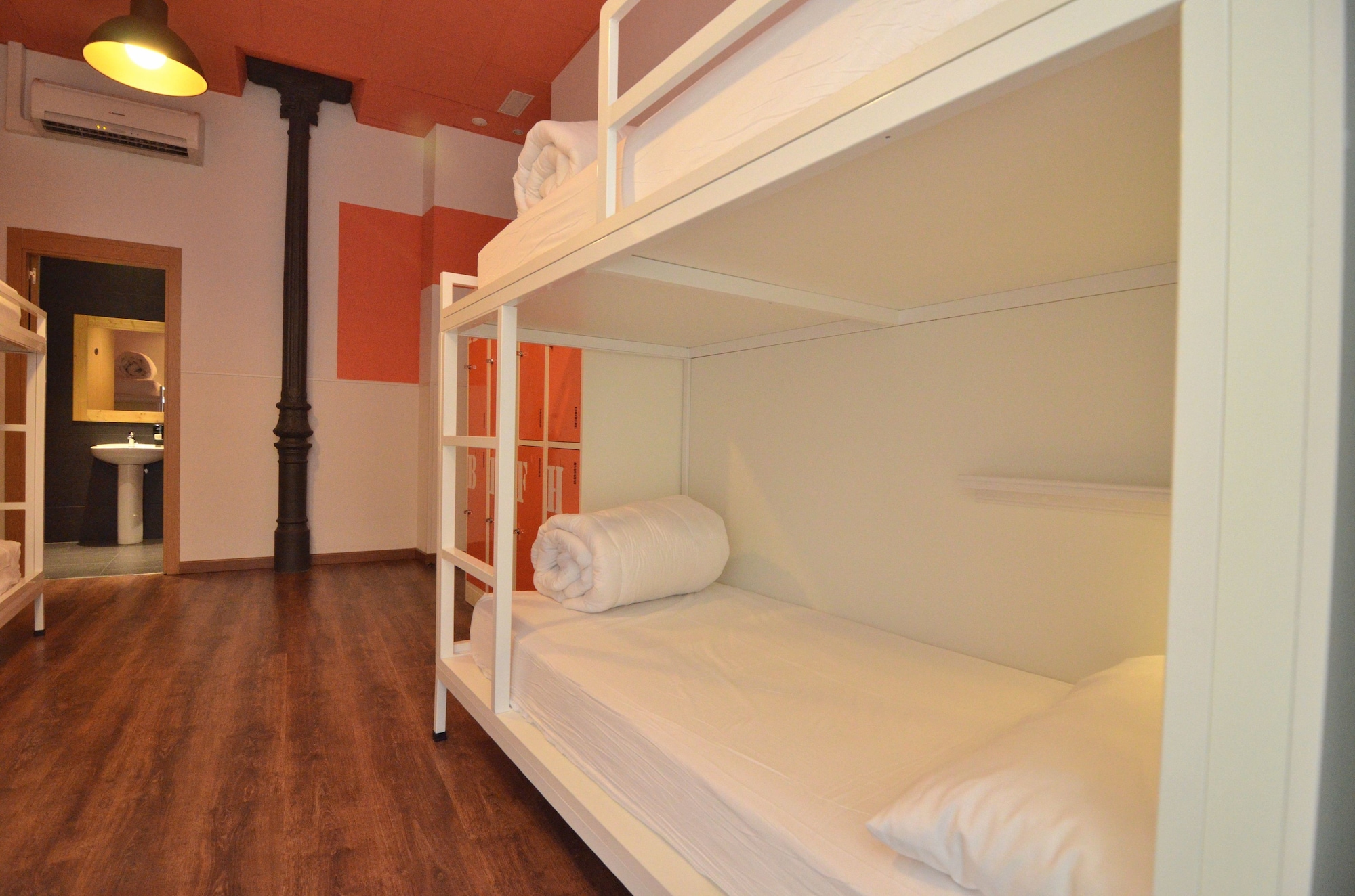 Mixed Dorm, 6 People, Shared Bathroom