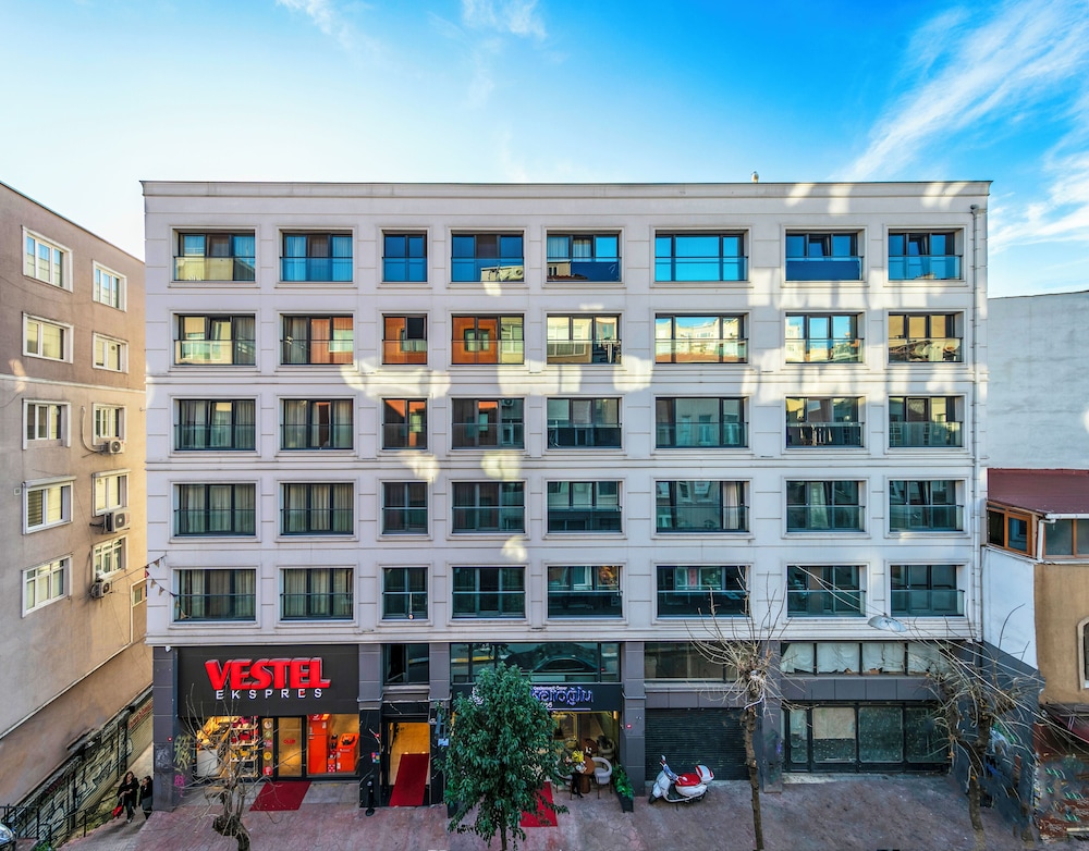 Roys Hotel & Suites 4/50