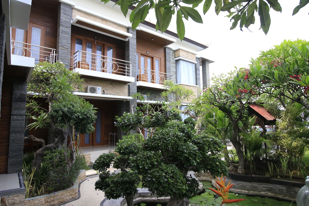 Green Beach Inn 3/22