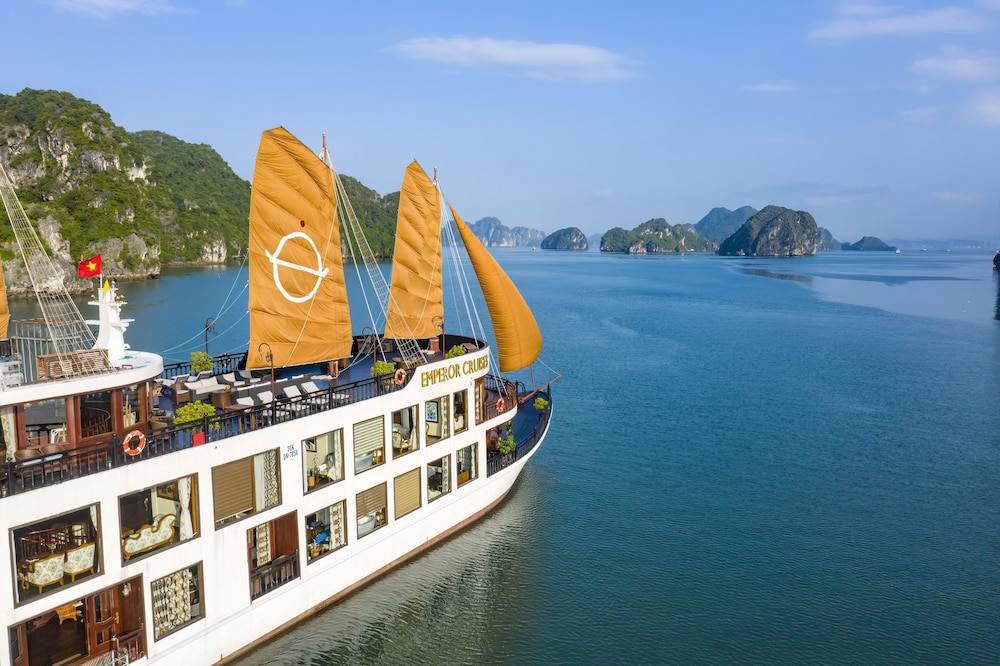 Emperor Cruise Ha Long 2/50