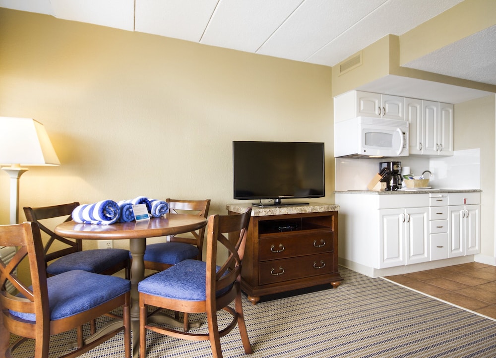 Club Wyndham Inn on Long Wharf 47/64