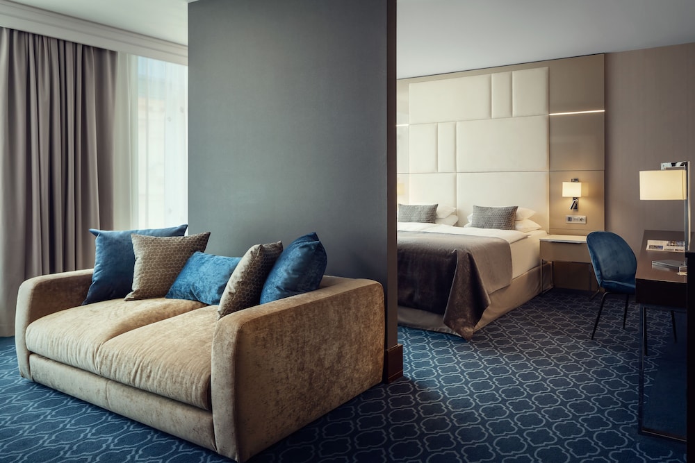 Kings Court Hotel 36/50