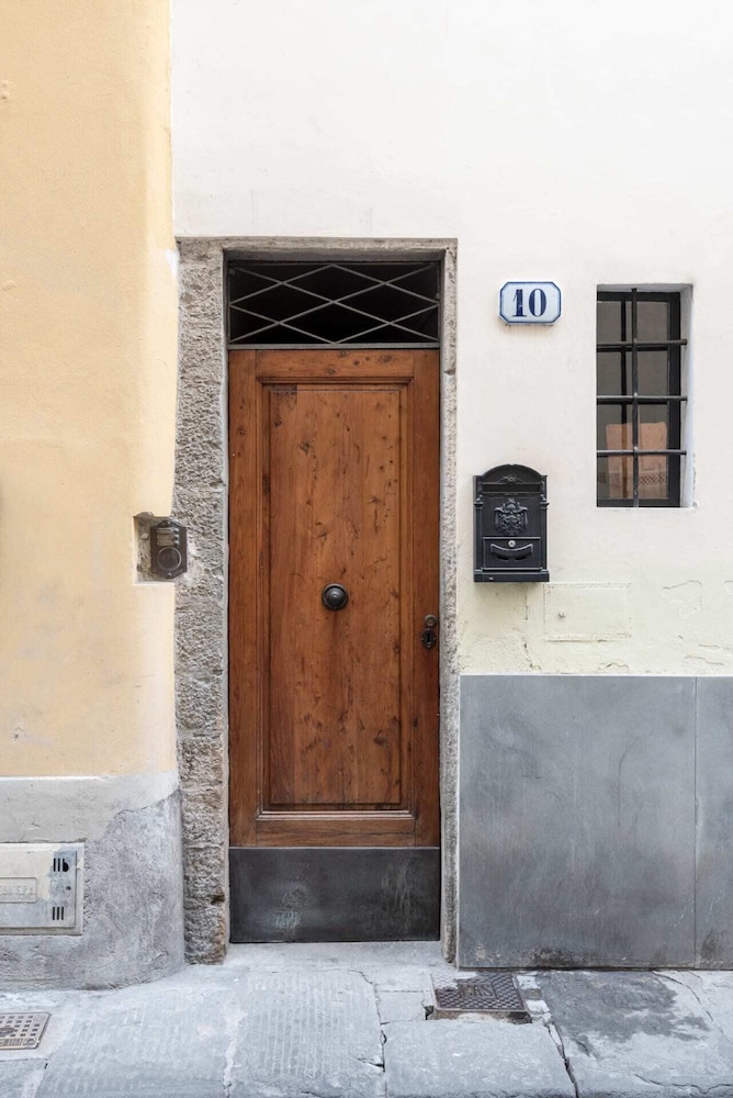 Mini Studio in the Heart of Florence 1/24