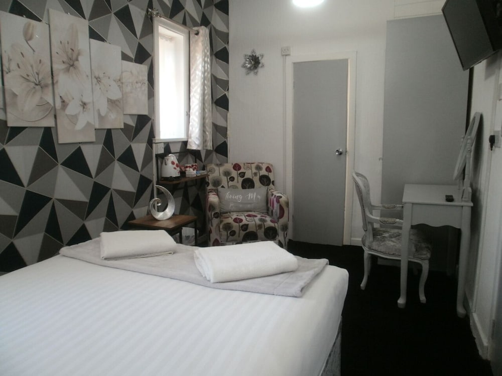 ROOM, DOUBLE BED