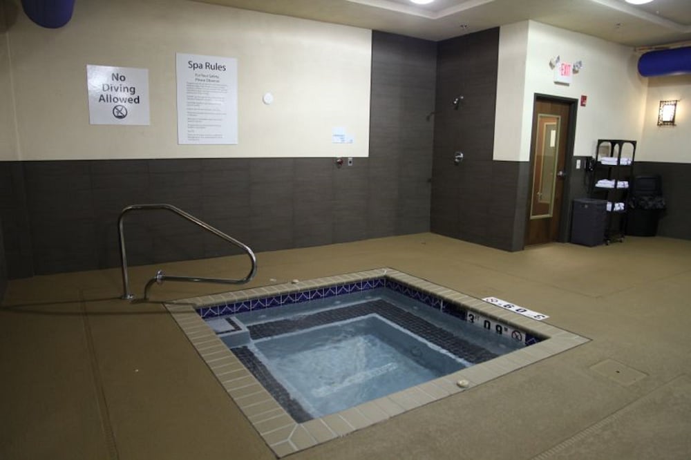 Holiday Inn Express Hotel And Suites Huntsville Airport 7/54