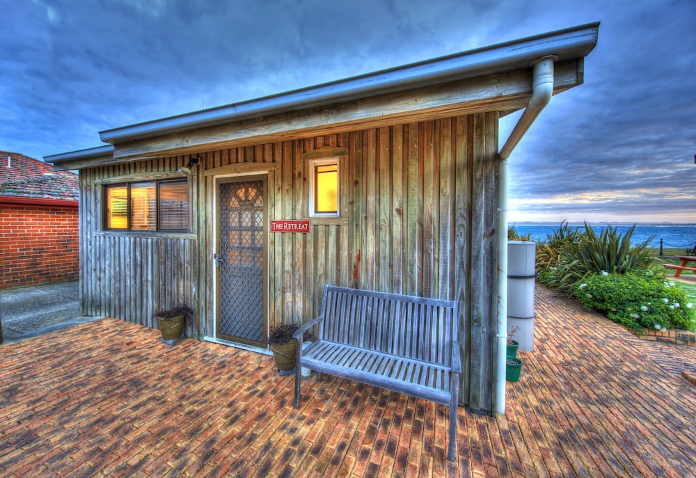 STANLEY VILLAGE WATERFRONT ACCOMMODATION 9/70