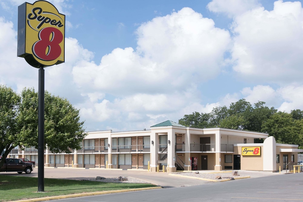 Super 8 by Wyndham Duncan, OK 2/22