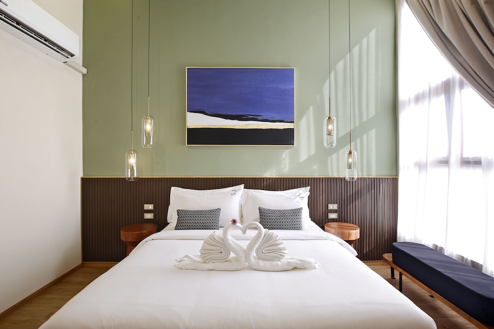 JUNIOR SUITE, KING BED, SEA VIEW