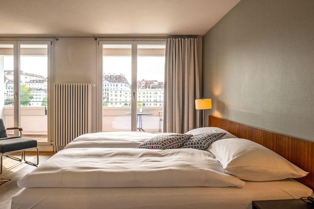 STANDARD, DOUBLE BED, RIVER VIEW, BALCONY