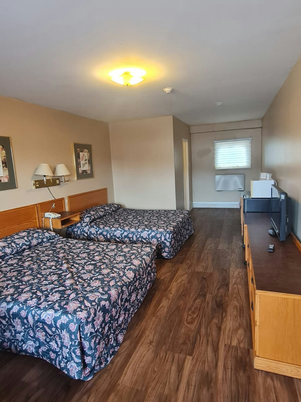 Skyways Motel Muskoka Gravenhurst ON 11 10/15
