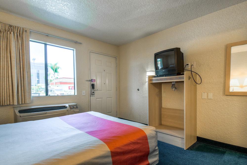 Beach Side Inn Anaheim 7/24