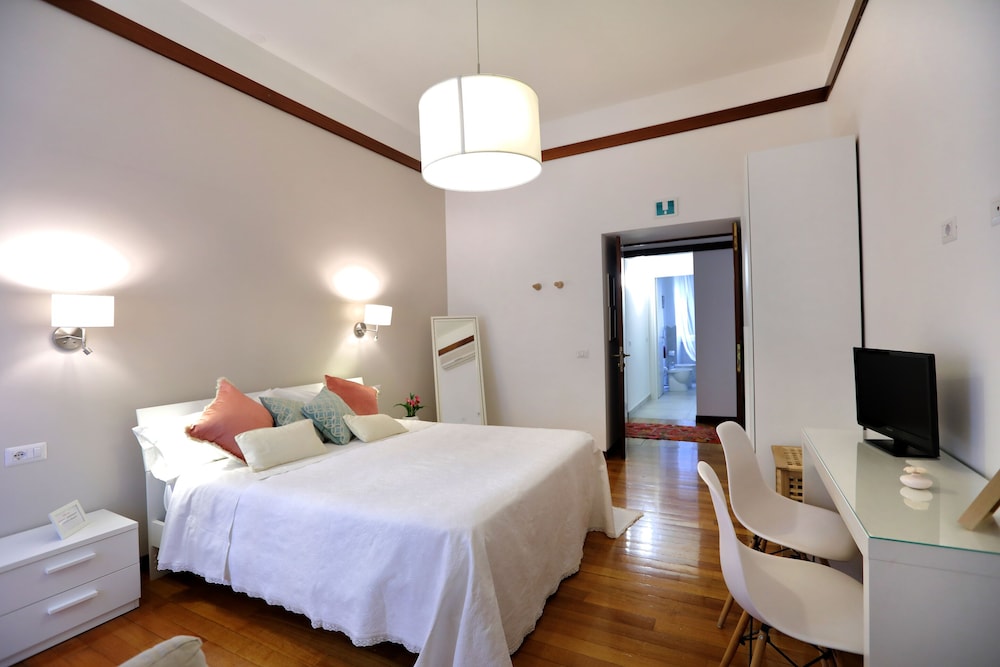 ROOM, TRIPLE, DOUBLE BED, PRIVATE BATHROOM