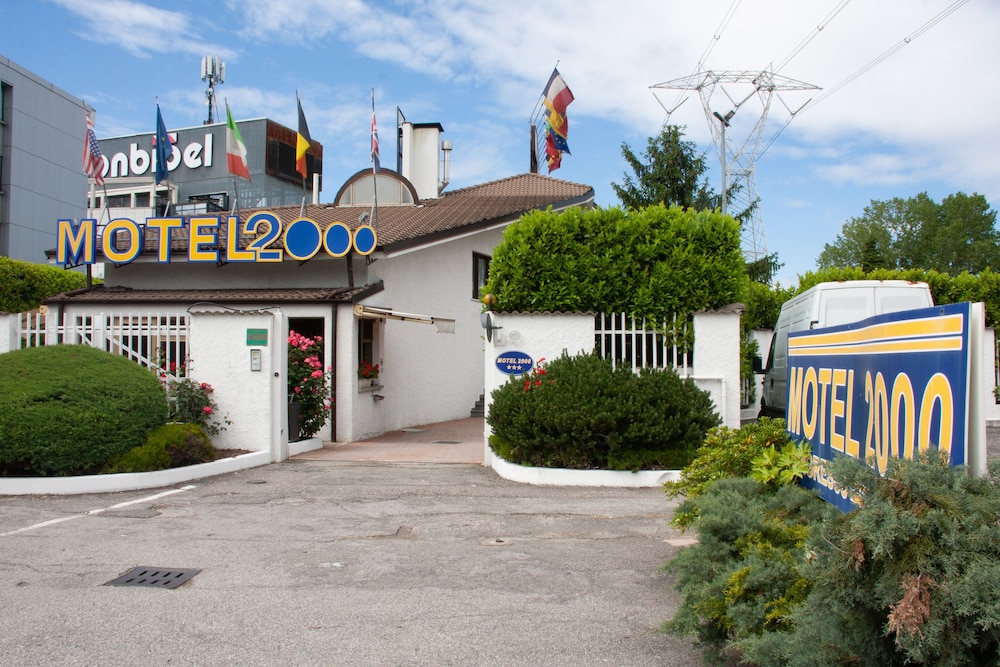 Hotel Motel 2000 30/37