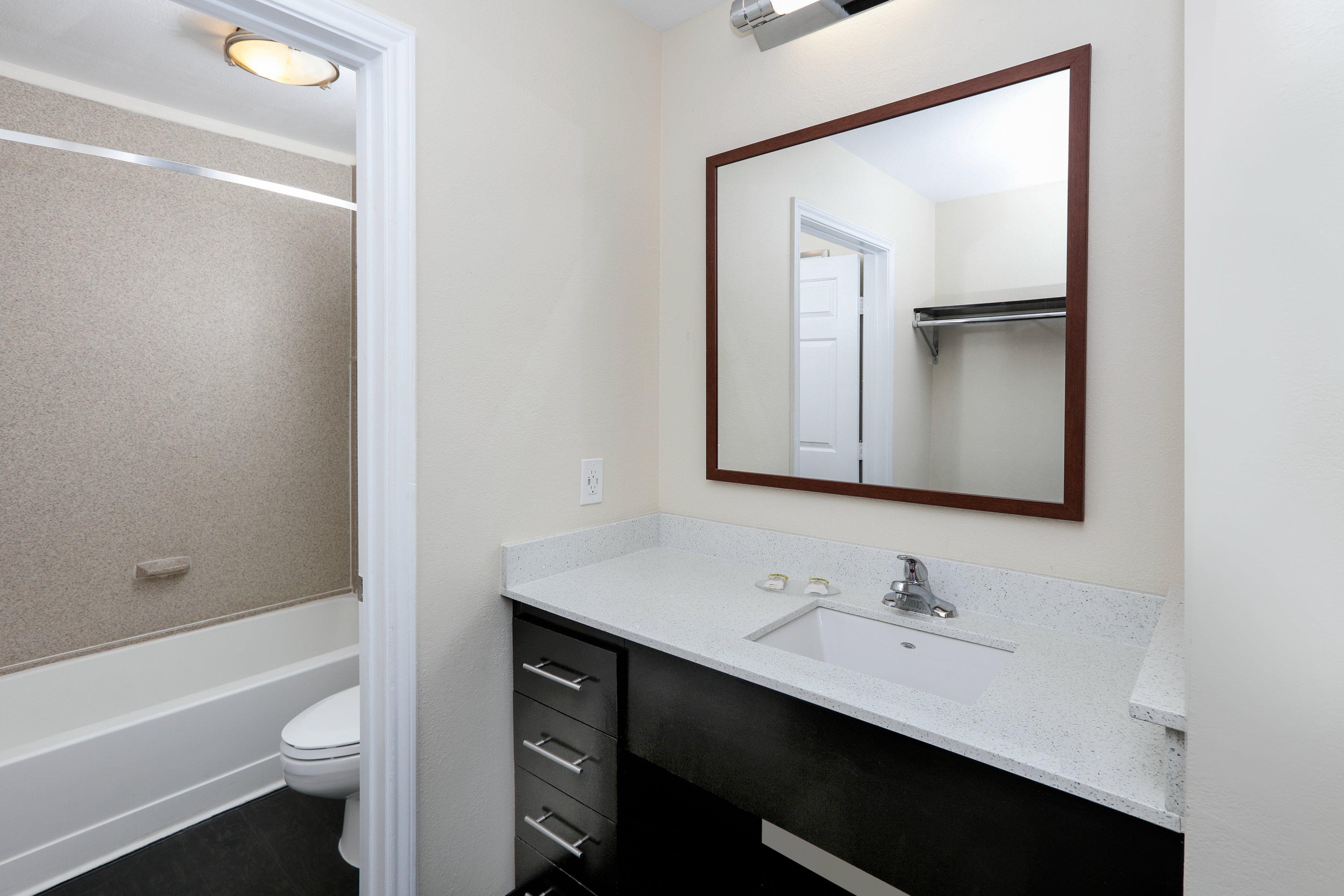 جناح بسرير كوين، Candlewood Suites Dallas Market Cntr-Love Field 3/3