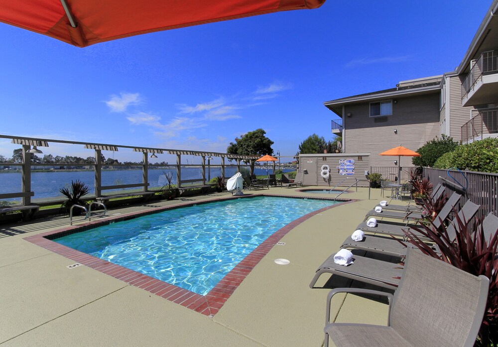 Executive Inn And Suites 3/51