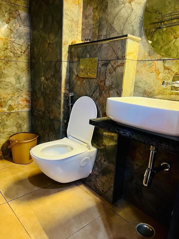 R.G Bilkha Hotel and Resorts 46/47