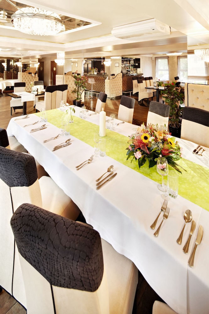 M Hotel Sosnowiec 33/43