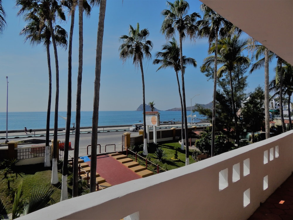 Las Jacarandas Hotel 35/37