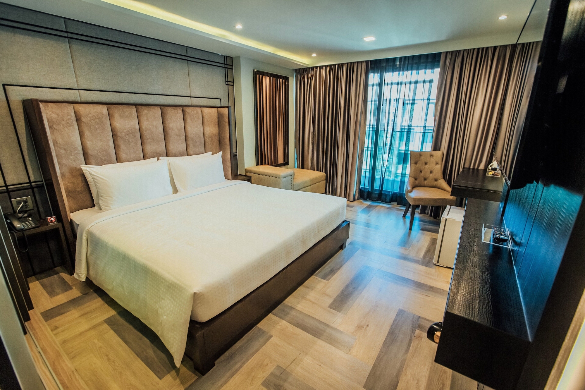 Deluxe, King Bed, No Balcony