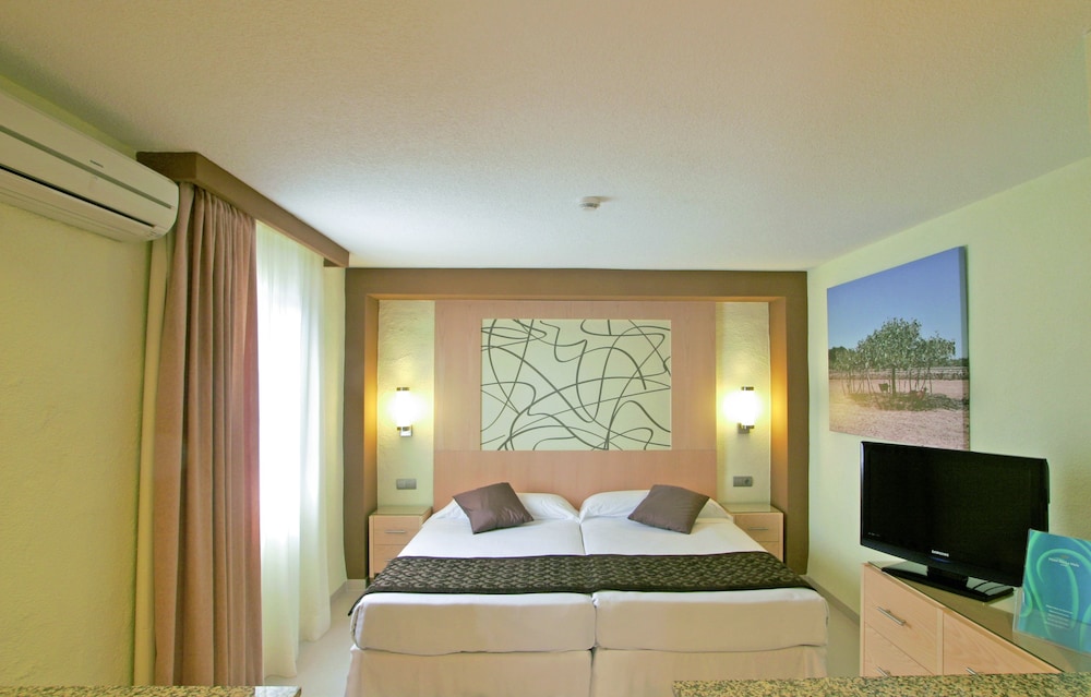 Hotel Riu Palace La Mola 26/78