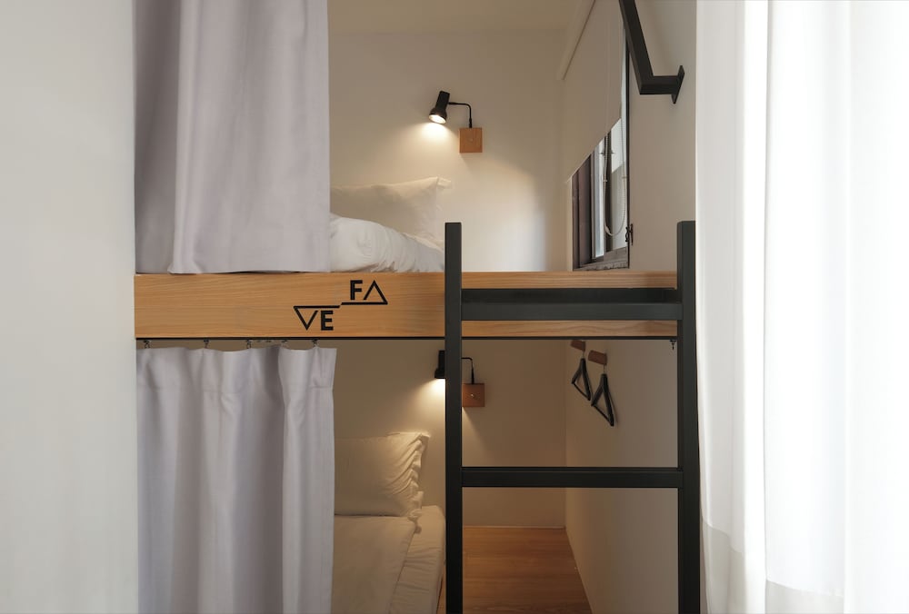 JOURNEY HOSTEL 12/68